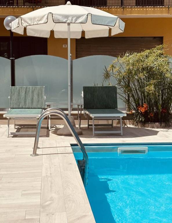 Apartment with pool — photo 5