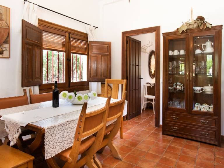 Nice vacation home with BBQ, patio & private pool | Dogs allowed — photo 4