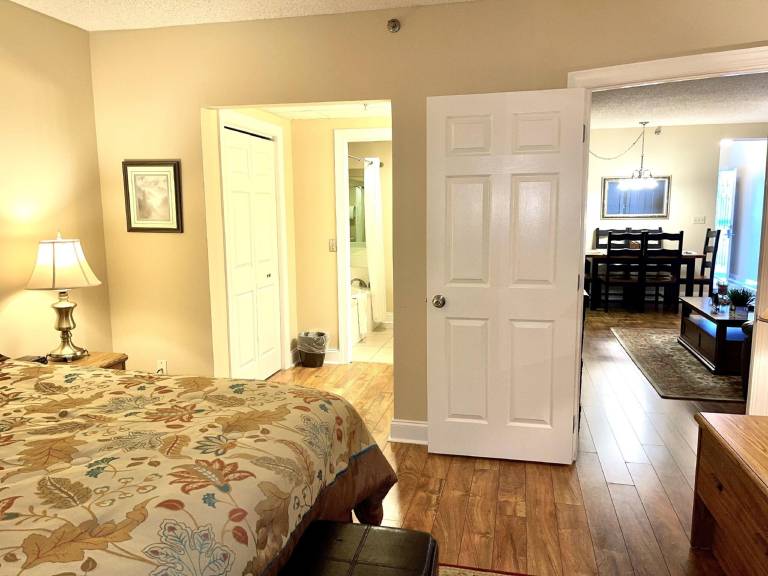 204 2-Bedroom 2 Home by RedAwning — photo 2