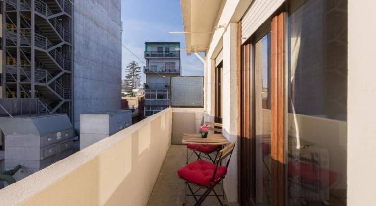 Holiday apartment with patio | Near Porto Cathedral | Perfect for remote work — photo 2
