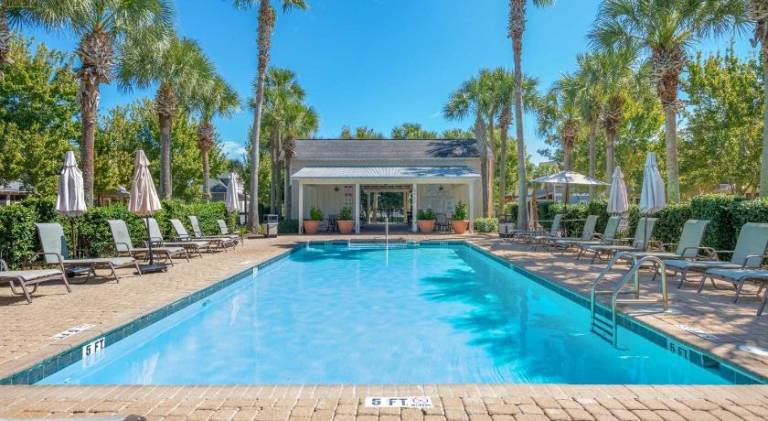 Vacation home with pool — photo 5