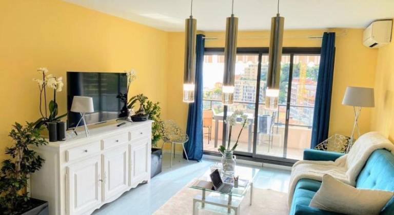 Holiday apartment with pool in Menton