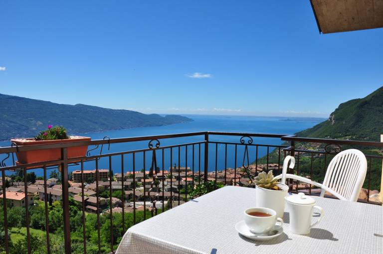 Apartment "Stella del Garda 1" with Balcony & Wi-Fi in Tignale