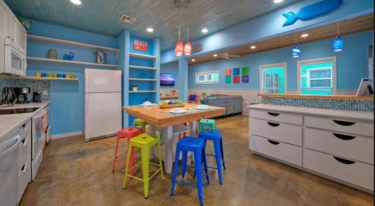Vacation home with pool & BBQ — photo 5