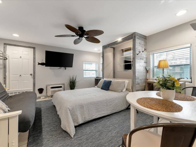 Studio flat Sand Key