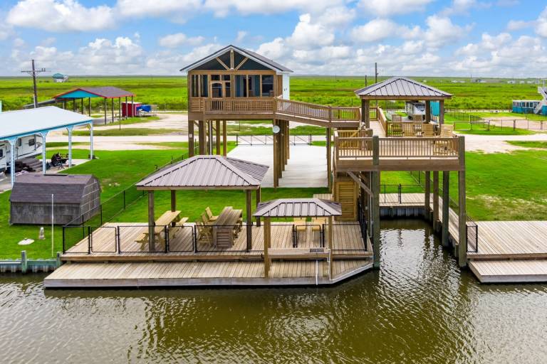 Vacation home with patio, garden & BBQ | Sea view in Bolivar, TX