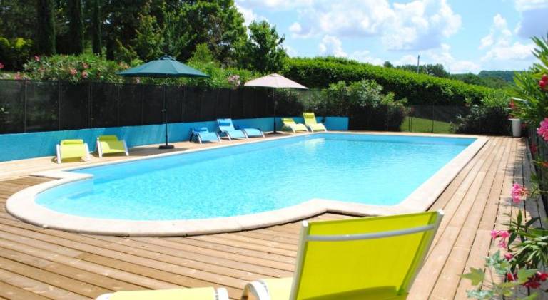 House with BBQ, yard & pool — photo 3