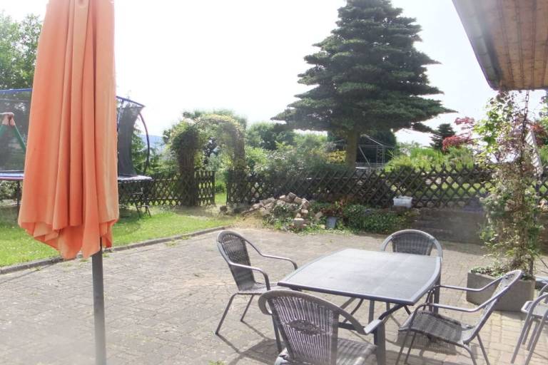 House with garden & BBQ — photo 2