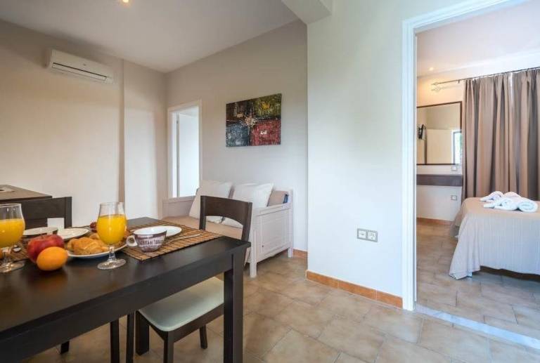 Children-friendly holiday apartment with yard, terrace & pool | Next to the beach | Dogs allowed — photo 5