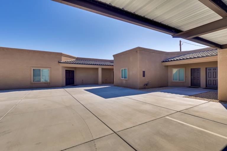 Golf, Hike & Boat! Bright Lake Havasu City Apt — photo 3