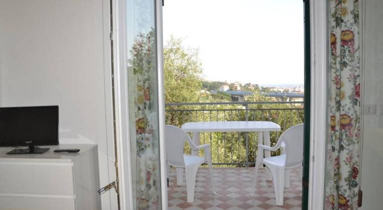 Villa tranquilla immersa nel verde a 2 Km dal mare — photo 3