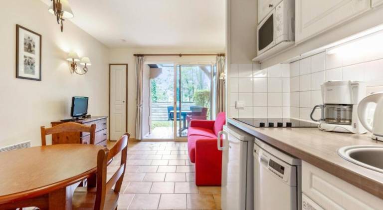 Holiday apartment with pool — photo 4