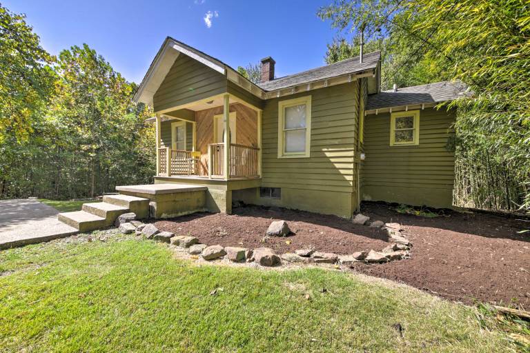 Pet-Friendly Cottage w/ Fire Pit - 3 Mi to SIU! — photo 2