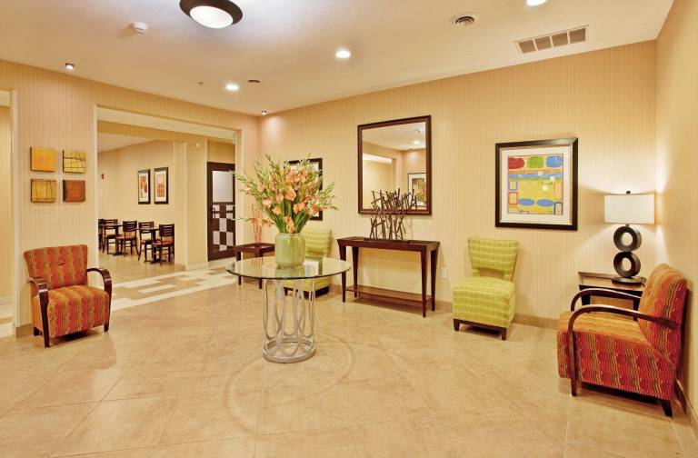 Holiday Inn Express Hotel and Suites Lincoln Airport By IHG — photo 2