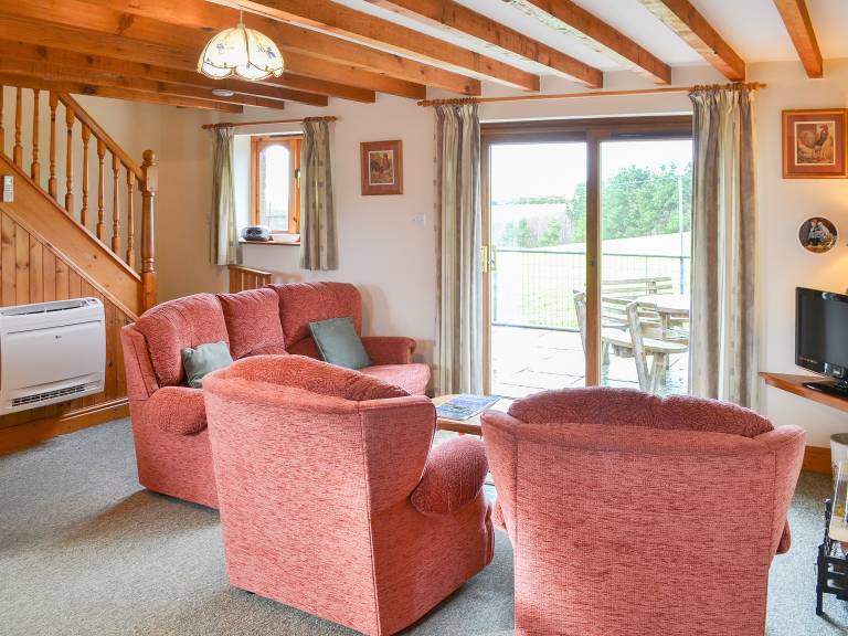 Family-friendly cottage with barbecue & yard | Beach view | Pets are welcome — photo 4