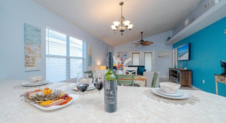 PALM COVE VACATION HOME- One level, Community pool, Pet Friendly — photo 3