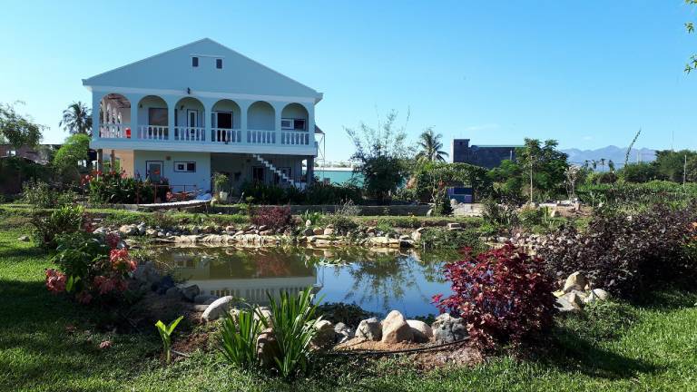 Bungalow with barbecue, hot tub & pool | Water view | Suitable for remote work | Dogs allowed — photo 5