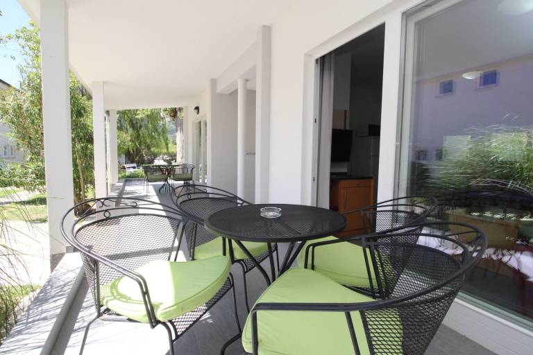 Children-friendly pleasant holiday apartment with terrace, BBQ & garden | Next to the beach | Pets allowed — photo 2