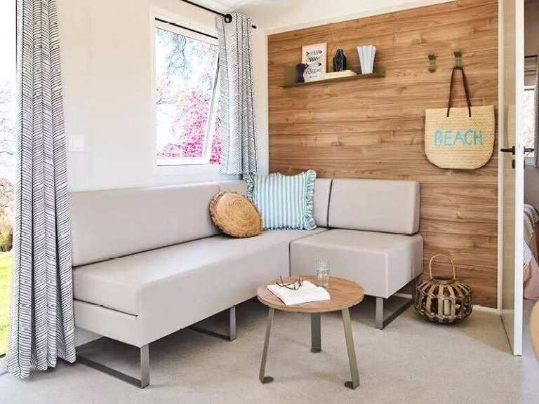 Mobile home with jacuzzi, heated pool & yard | Pets are welcome — photo 3