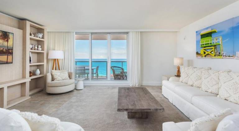 Apartment with jacuzzi | Near Miami Beach Botanical Garden in Miami Beach, FL