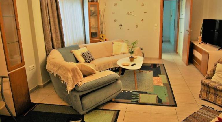 Rental apartment with yard, barbecue & patio — photo 2