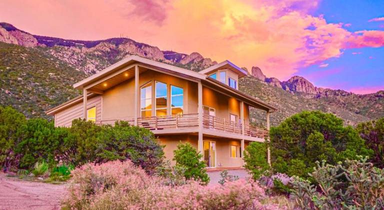 Villa | Pets are welcome in Albuquerque, NM