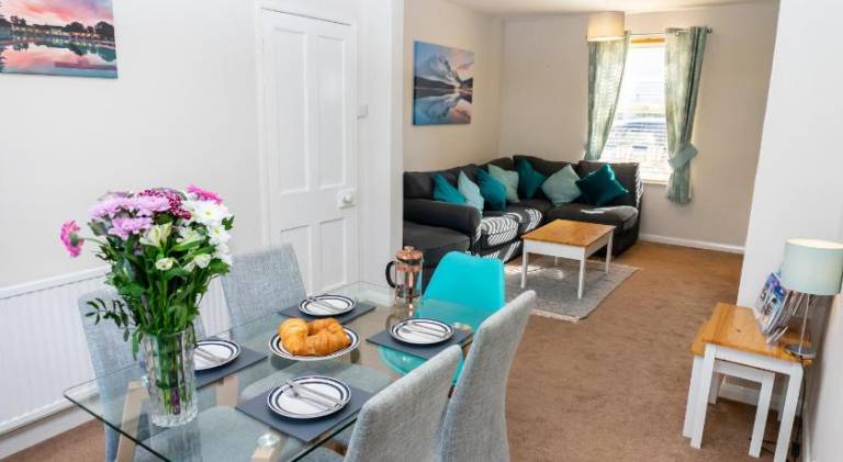 House with 2 rooms for 6 persons in Cheltenham