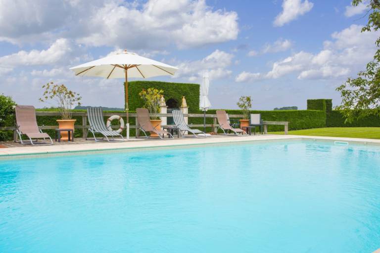 Family-oriented castle with terrace, private pool & yard | Dogs allowed — photo 2