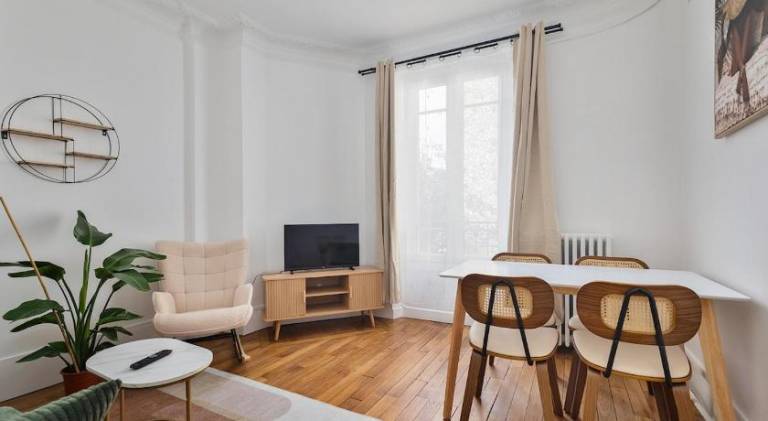 Apartment with 2 rooms for 4 persons in Courbevoie