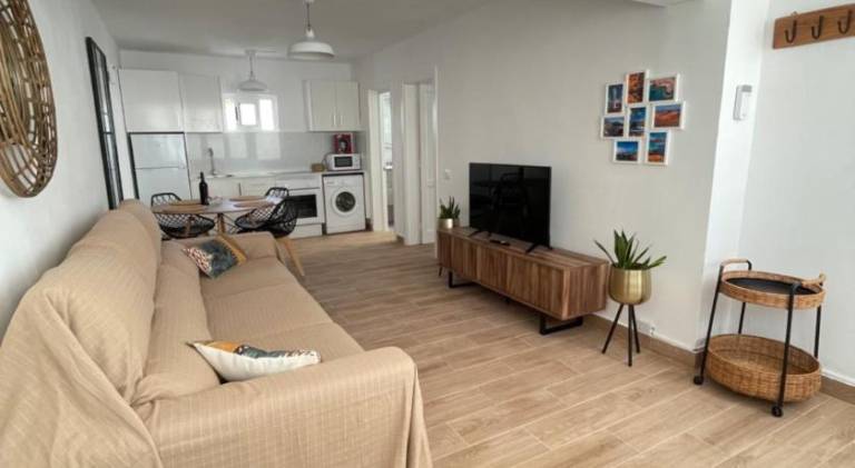 Serviced apartment with yard & patio | Pets are welcome — photo 2