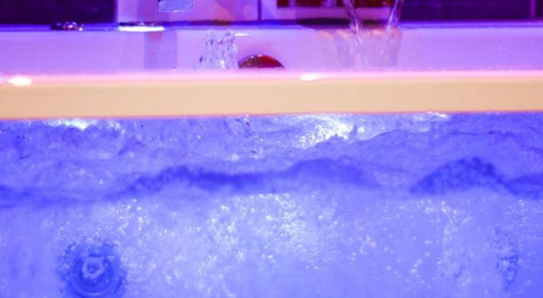 Apartment with jacuzzi & sauna — photo 4