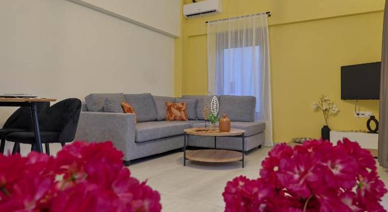 Pleasant villa with private pool, patio & yard | Close to the beach | Perfect for remote work | Dogs allowed — photo 5