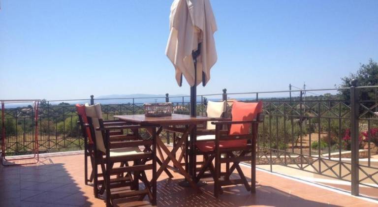 Rental apartment with terrace, grill & garden — photo 4