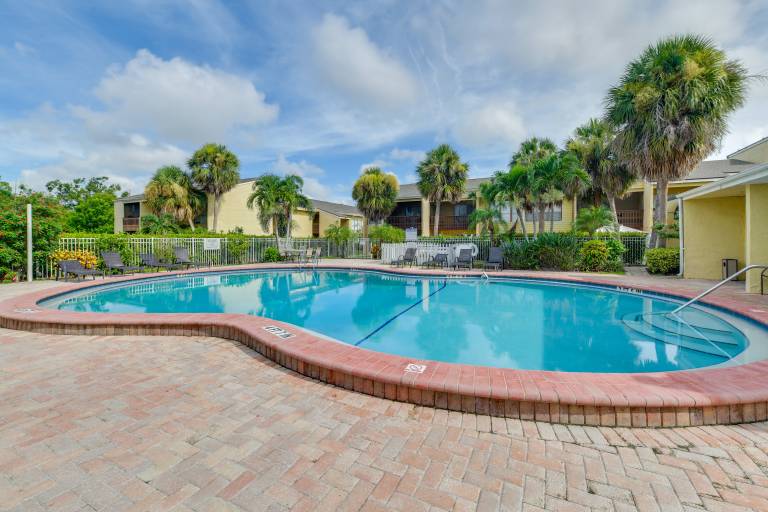 4 Mi to Siesta Key Beach Condo w Pool Access