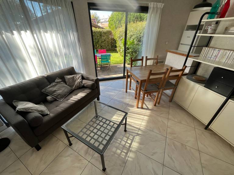 Cozy T1 with Terrace near Pereire Beach, Arcachon in Arcachon