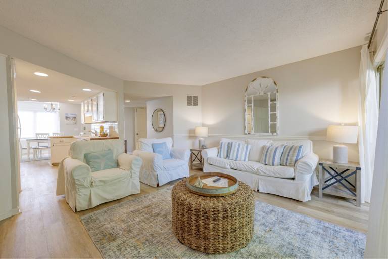 6 Beach Arbor: 1st Floor End Unit. Walk to the Beach, Poolside, Pet Friendly — photo 2