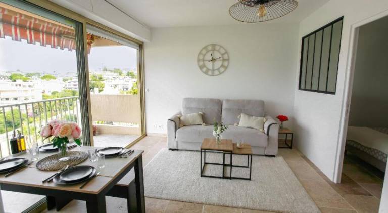 Holiday apartment with pool — photo 2