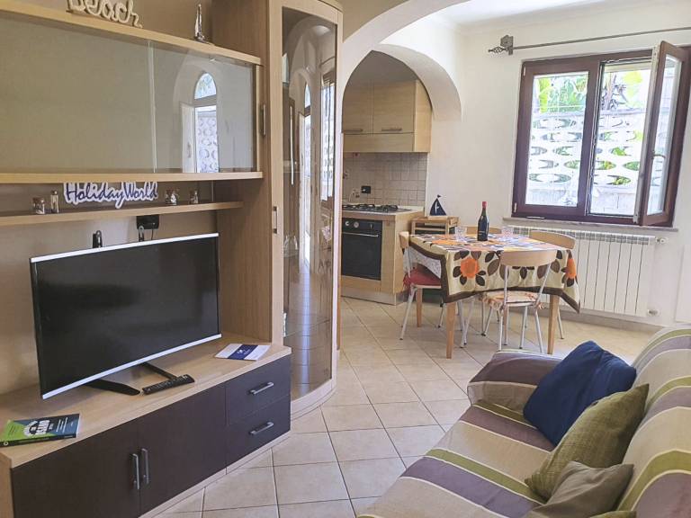 Rental apartment with patio — photo 3