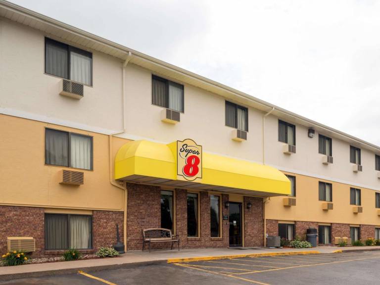 Super 8 By Wyndham Omaha Ne in Omaha, NE