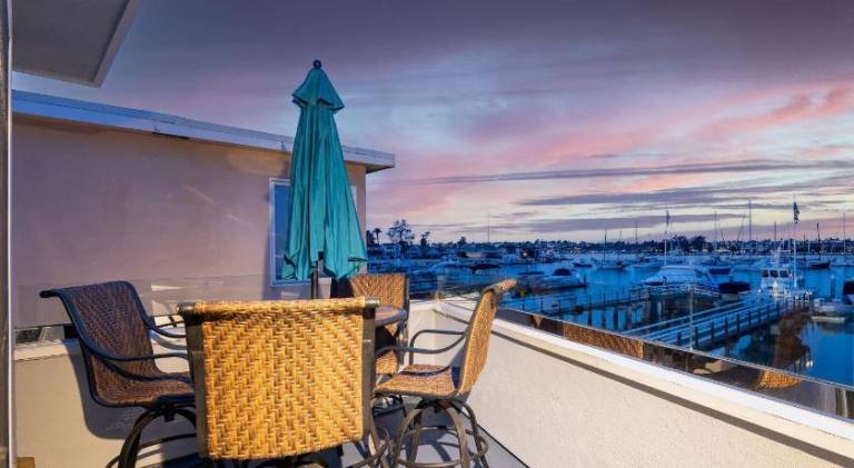 Waterfront Views Shared Dock Short Walk to Beach Shops Surf Edgewater B by AvantStay — photo 3