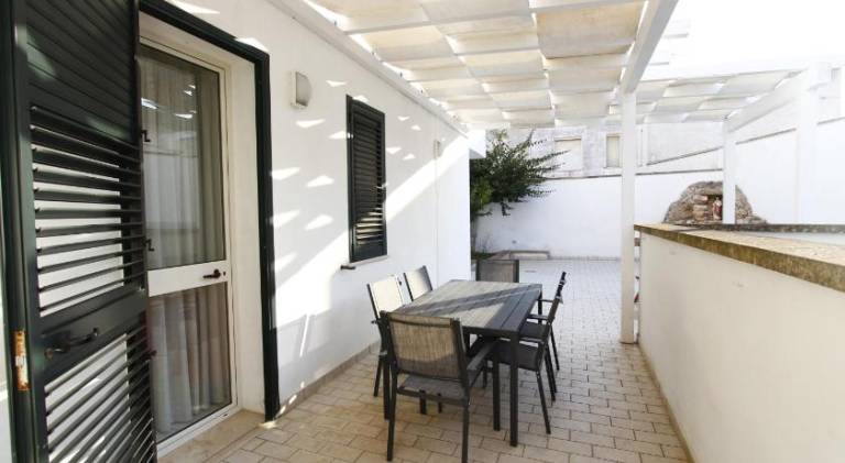 Apartment with pool — photo 5
