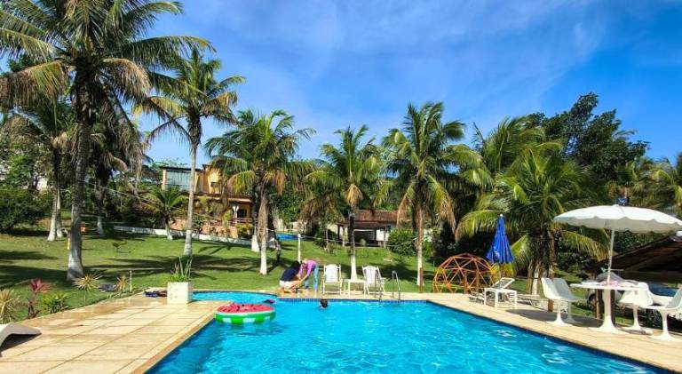 Lodge with private pool, BBQ & yard in Guarapari