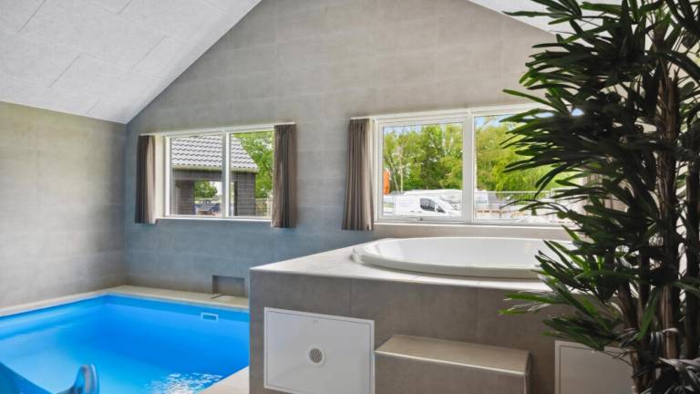 House with private pool, terrace & hot tub — photo 3