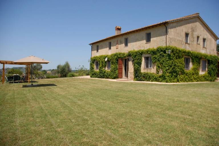 Farm with barbeque, yard & private pool | Panoramic view — photo 2