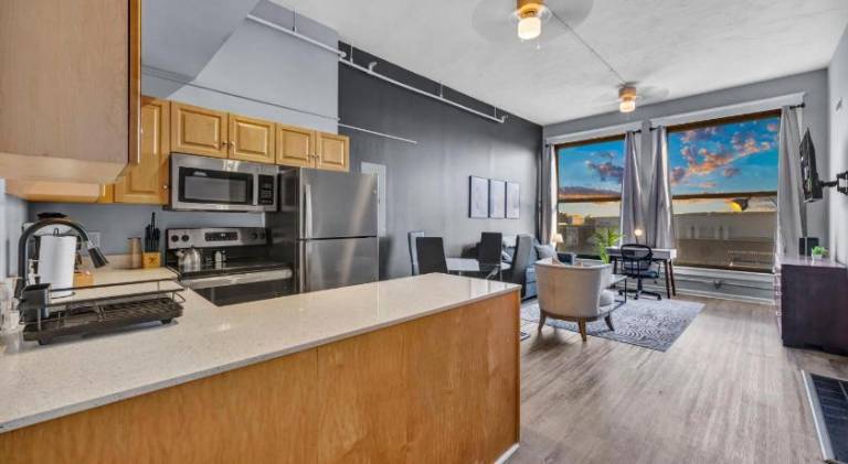 1BR Loft Sauna & Walk to Theater & Campus — photo 3