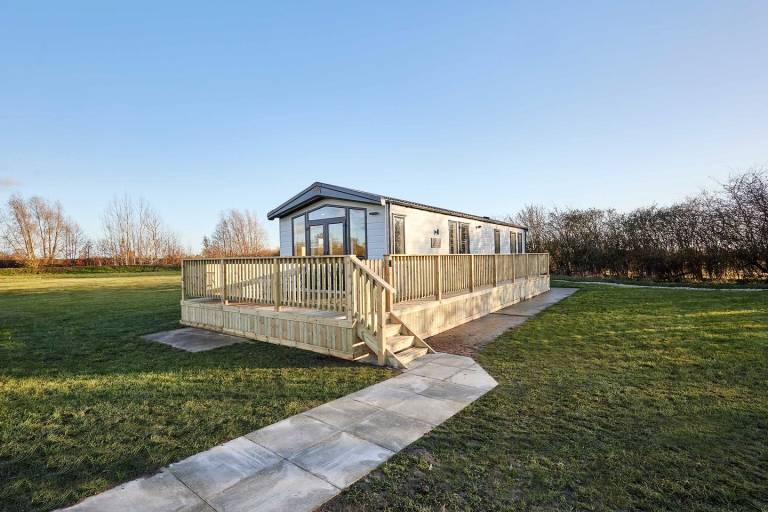 Stylish Dog-Friendly Lodge with Spacious Deck near Pickering in Scenic North Yorkshire in Newbridge