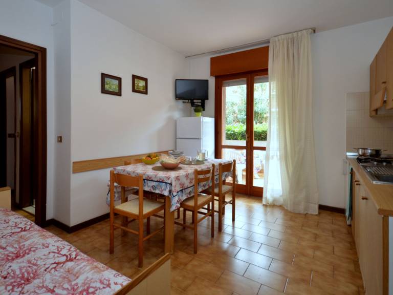Holiday apartment with patio & pool | Pet-friendly — photo 5