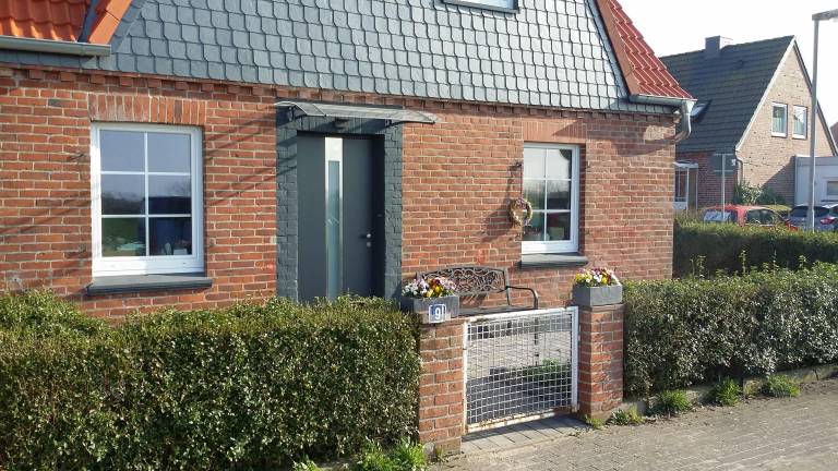 House with barbeque, yard & patio — photo 3