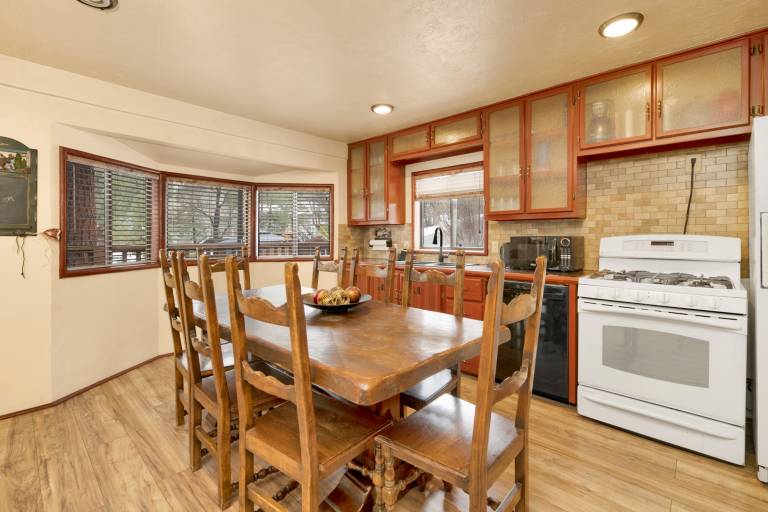 Cabin with jacuzzi & BBQ | Lake view — photo 5