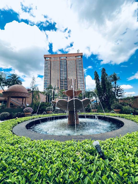 Serviced apartment with pool, garden & sauna | Close to Jalan Alor | Pet-friendly in Kuala Lumpur